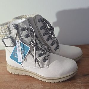 Cliffs by WHITE MOUNTAIN Cream Lace Up Boots